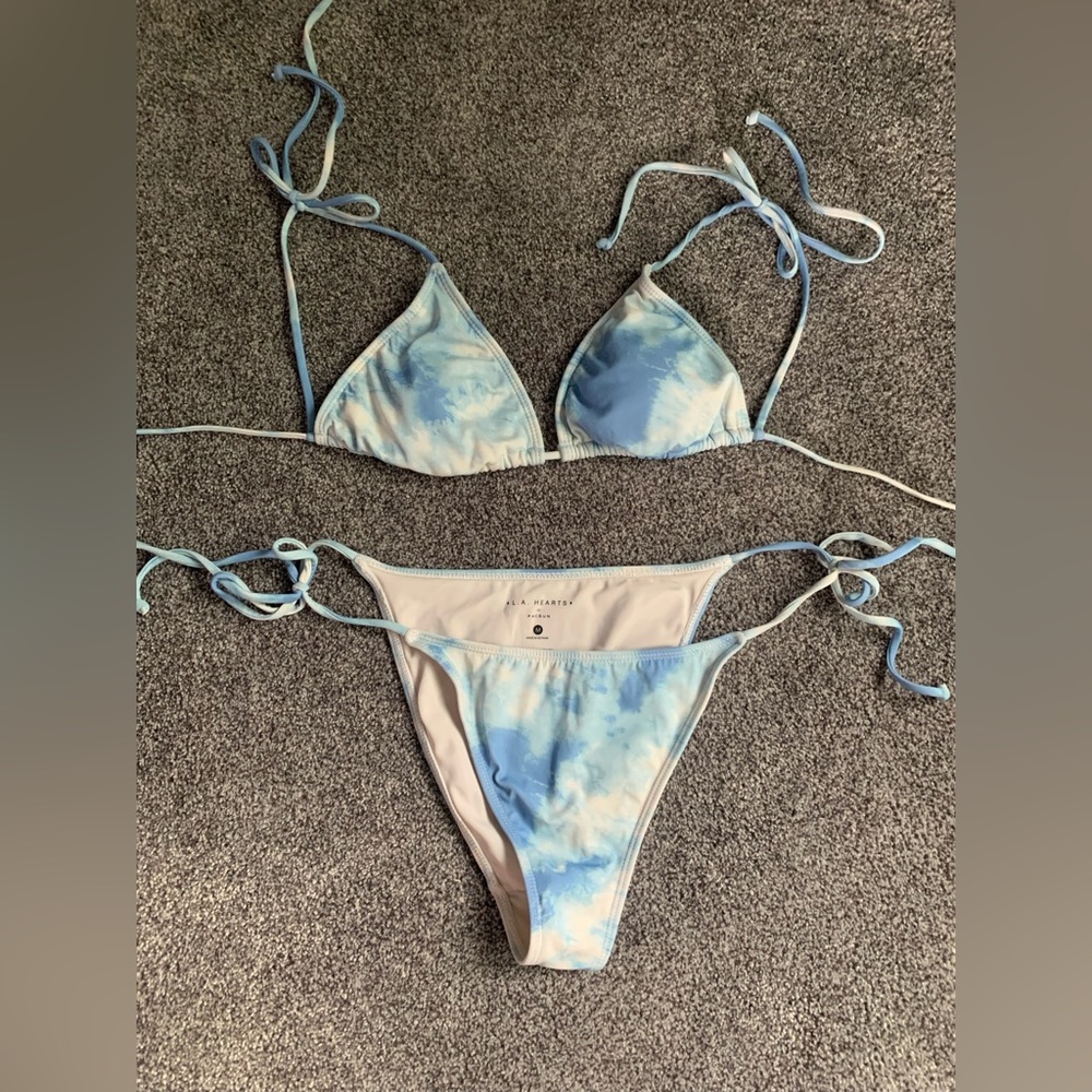 L.A. Hearts by Pacsun blue and white tie dye bikini size medium
